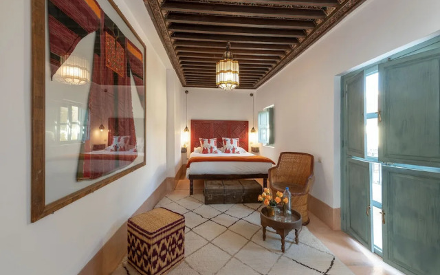 Riad Le J