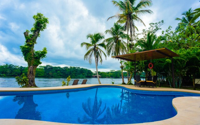Manatus Hotel