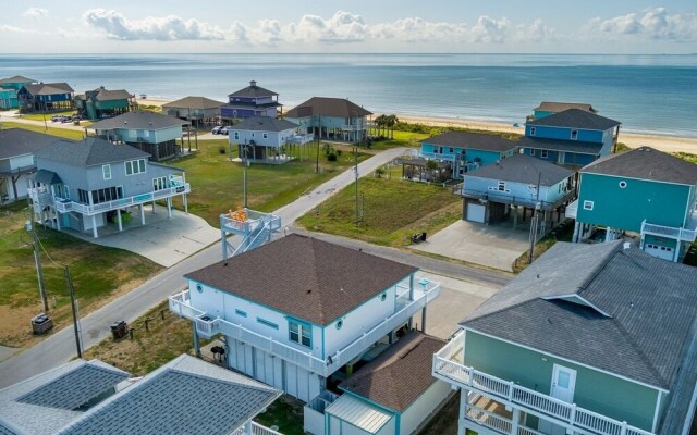 Pair-a-dice 3 Bedroom Home by RedAwning