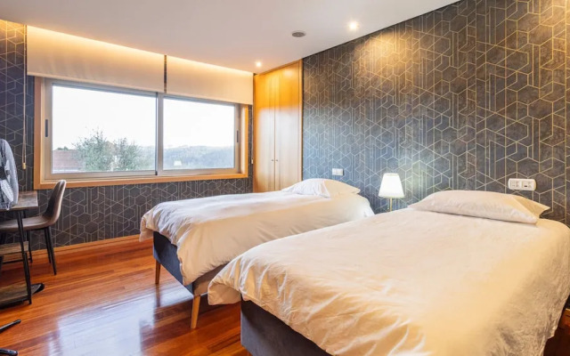 Gorgeous Villa Looking to Douro