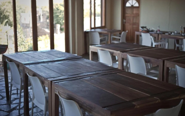Sweet Thorn Retreat Airport Lodge