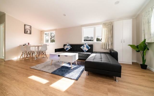 Takapuna Central Spacious & New Home
