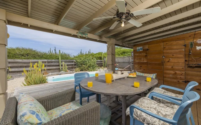 Quiet Cozy Central 2br1ba w Private Pool BBQ