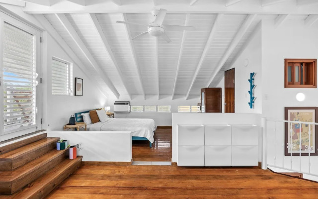 Golf Course Access Balcony Infinity Pool