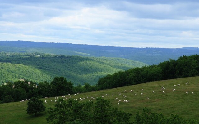 Picturesque Bungalow in Lanzac With Private Terrace