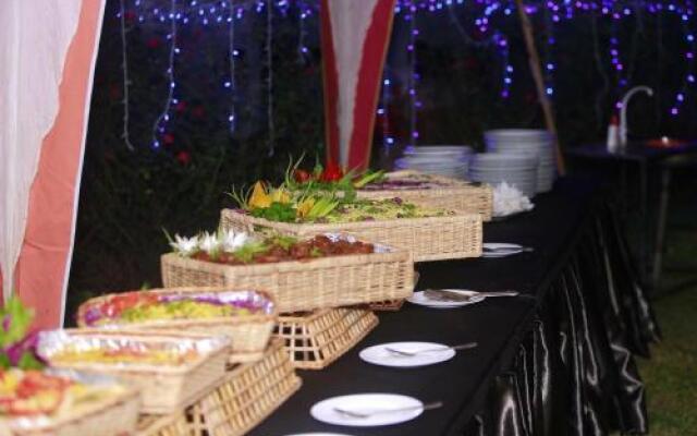 Thilini Holiday Inn