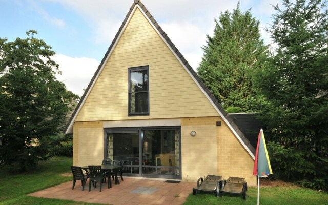 Detached Bungalow With Steam Shower Near the Vrachelse Heide