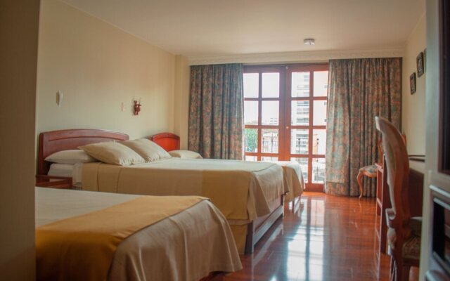 Hotel Dinastia Real