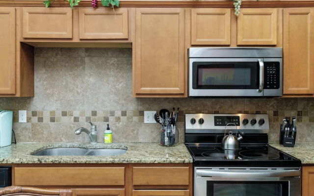 Cozy 2 Bedroom, Monthly Rates, Pets & Pool