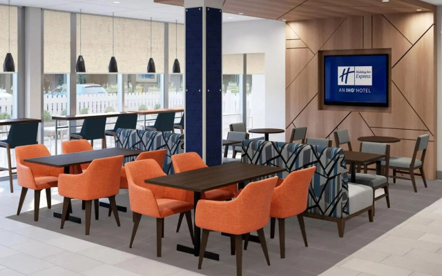 Holiday Inn Express and Suites Phoenix Midtown