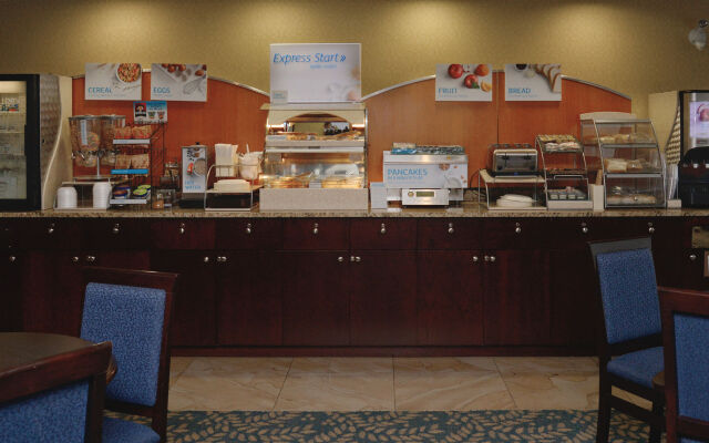 Holiday Inn Express Hotel & Suites Edson by IHG