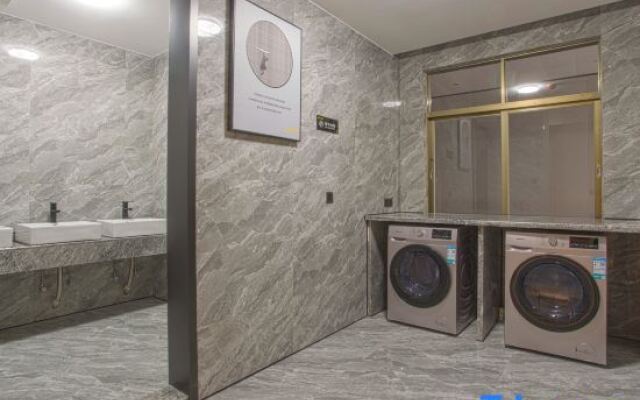 Yizhe Hotel (Ningming)