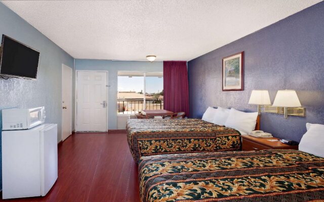 Knights Inn - Palmdale CA