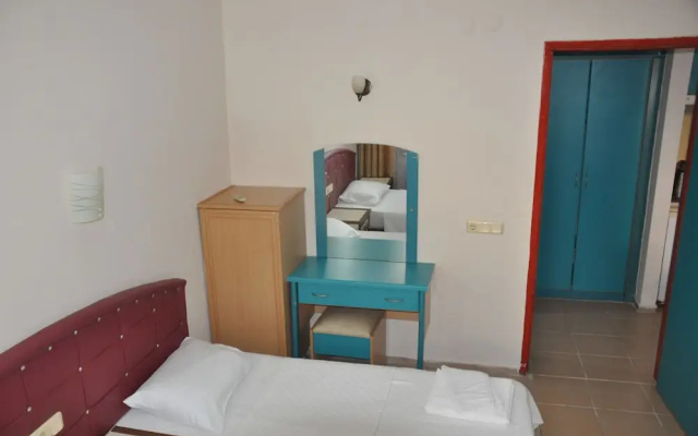 Basil's Apart Hotel