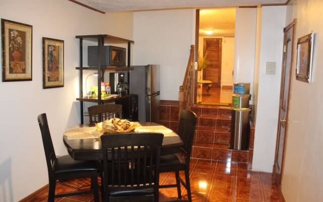 Cozy, Classy Duplex near NYC