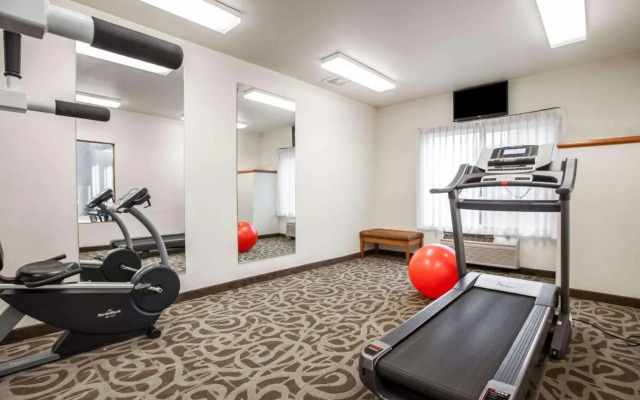 Quality Inn & Suites - 3 Stars