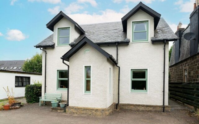 Earnside Cottage - Charming River Views