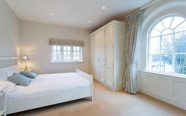 The Liam Neeson Suite by 5STARSTAY
