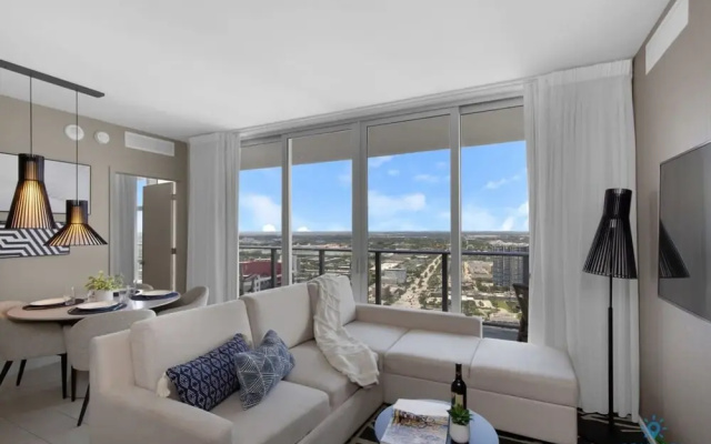 Bayview Luxury: 3BR Pools Oceanfront Amenities