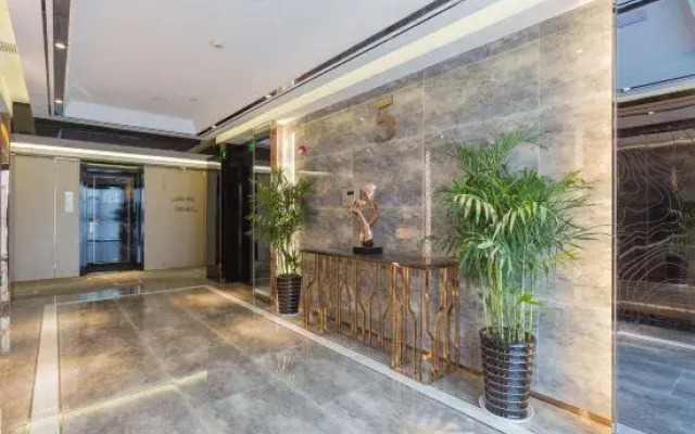 Shangjing Full Seasons Hotel