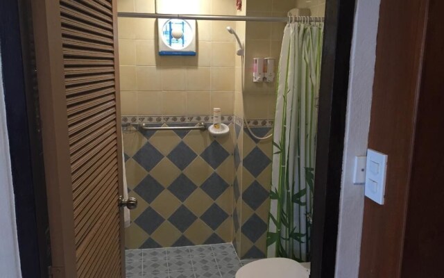 Summer Breeze Hotel