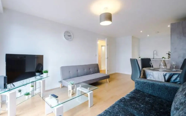 ✰Spacious & Modern 2 Bed Apt, 5 Mins from Leeds!