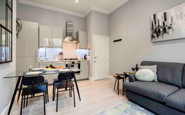Bright and Modern Bayswater Apartment