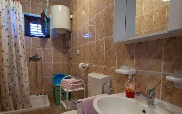 Spacious Apartment With Terrace & Garden Grill
