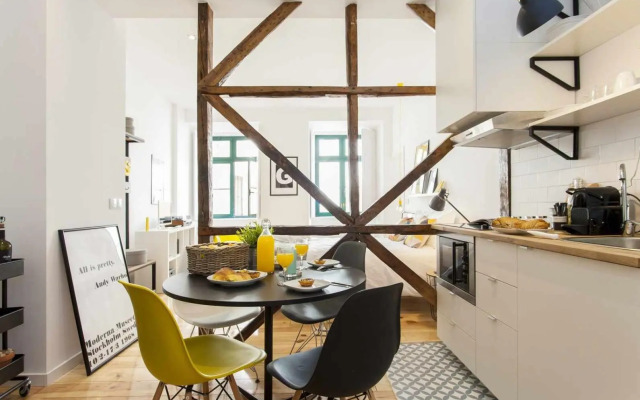 Modern New Studio in City Center- Yellow