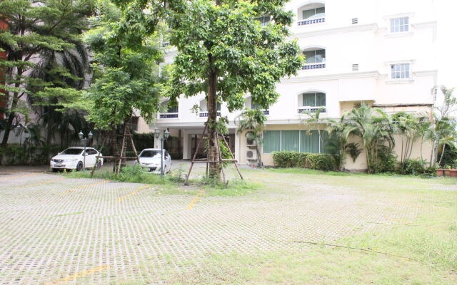 Romance Hotel Srinakarin