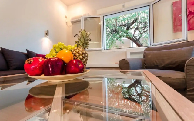 Aquarius - Glyfada Detached House