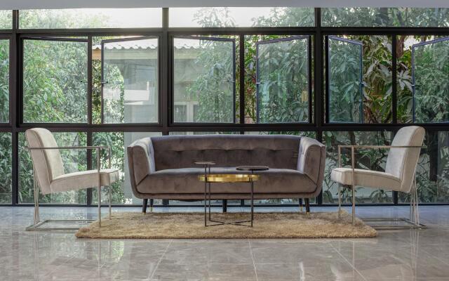 B2 Huai Khwang Premier Hotel