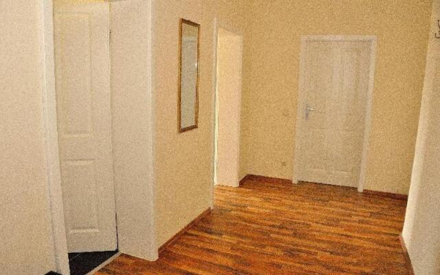 3-Raum-Fewo-Dresden-Zentrum-Balkon-Blick-auf-Altstadt-L10