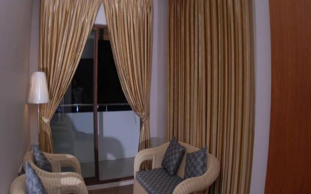 Holiday Hotel
