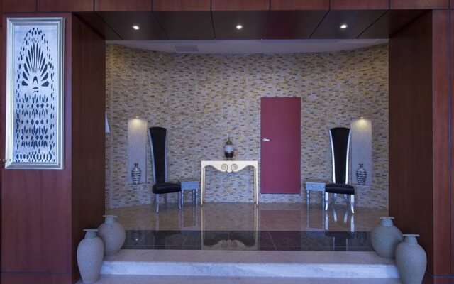 LA Fontaine Royal Hotel