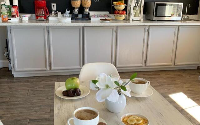 Stratus Suites - Boutique Hotel