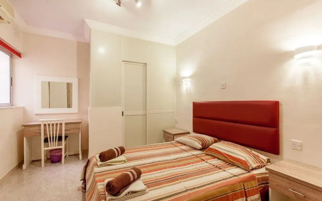 Merill Pool and Sea, charming Apart 1