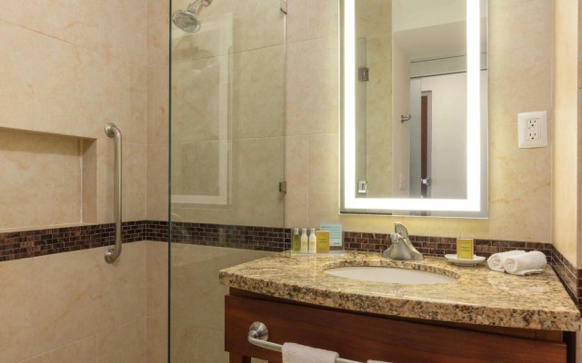 Hampton Inn & Suites by Hilton Los Cabos