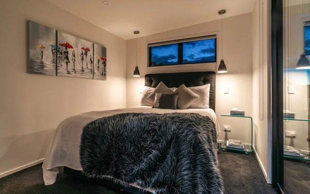 Guest House on Queens