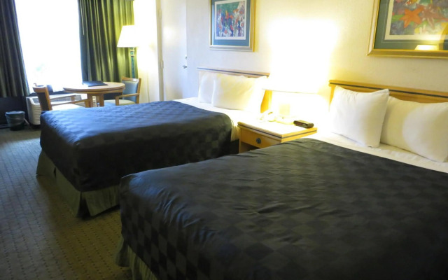 Maingate Lakeside Resort
