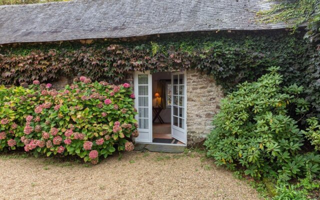 Quaint Holiday Home in Loire France with Garden