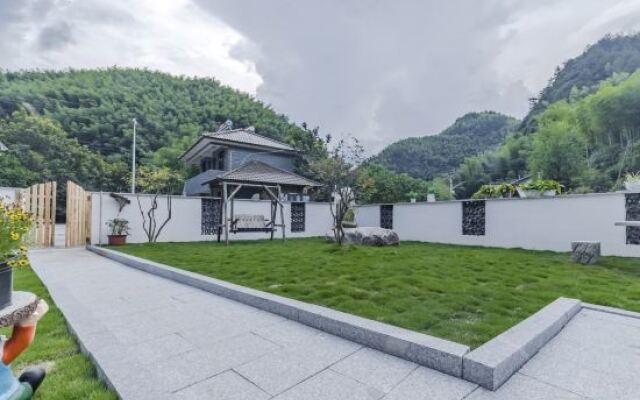 Shanfeng Zhuyun · Creekside Family Hiking Resort (Anji Longwang Mountain Rafting)