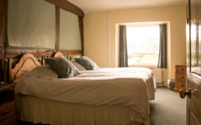 The Fox & Hounds Inn