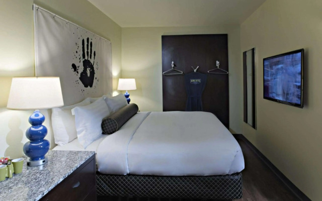 ACME Hotel Company