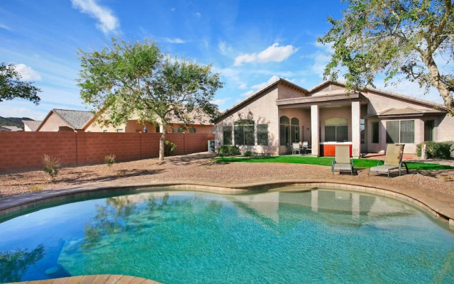 Near Great Shopping & Dining! Pool Table & Games!