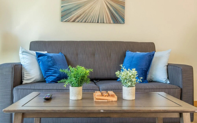 Chic Central Apartment with Free Parking