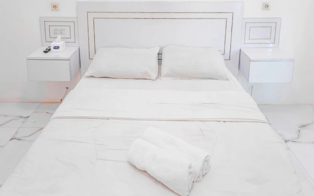 Kaku Maru Kostel Mitra RedDoorz – Guest Rooms – Tegal