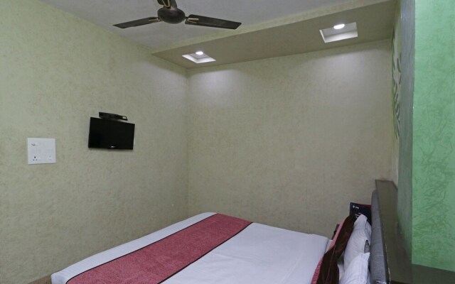 OYO 7885 Hotel Myraa