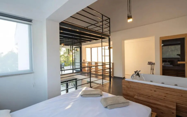 Marvelous Villa With Pool and Jacuzzi in Fethiye