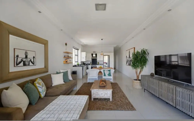 Modern 2-bed Green Point Haven Stylish Central